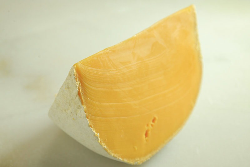 おすすめのセミハードチーズ「ミモレット ジュンヌ」（フランス）